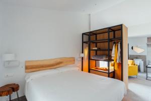 a bedroom with a white bed and a wooden cabinet at Mirador Ardea Mendixur in Mendijur