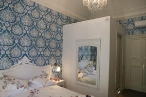 A bed or beds in a room at Aitna B&B