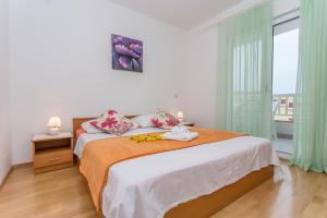 Postel nebo postele na pokoji v ubytování Apartments Snjezana Makarska