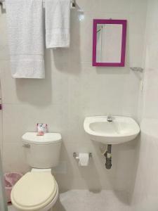 Koupelna v ubytování Hostal Casa de Barajas