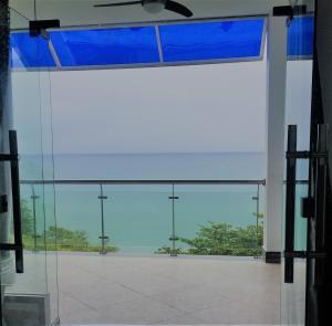 Vista generica sul mare o vista sul mare dall'interno dell'hotel