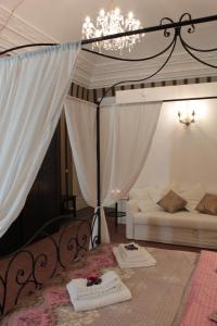 A bed or beds in a room at Aitna B&B