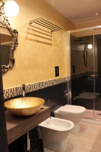 A bathroom at Aitna B&B