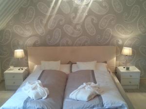 Ein Bett oder Betten in einem Zimmer der Unterkunft Ferienwohnung Wilhelmine