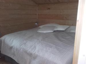 Postel nebo postele na pokoji v ubytování Huvila Uurainen