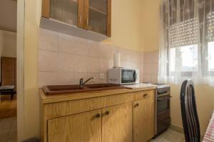 A kitchen or kitchenette at Apartments Ante