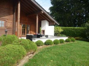 Aed väljaspool majutusasutust Chalet in Stavelot near Forest Retreat