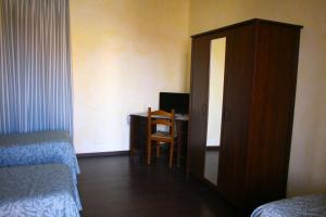 TV a/nebo společenská místnost v ubytování Albergo Vecchio Pavone