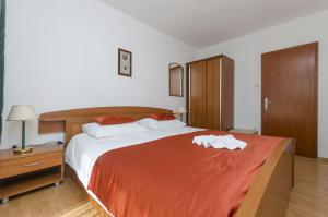 a bedroom with a bed with two towels on it at Apartment Anic in Bol