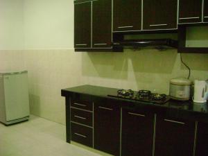 Kuchyň nebo kuchyňský kout v ubytování Homestay Amsyarah