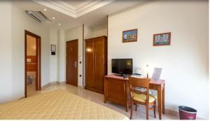 TV a/nebo společenská místnost v ubytování Ranch Palace Hotel