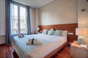Postel nebo postele na pokoji v ubytování Habitat Apartments Paseo de Gracia Suite