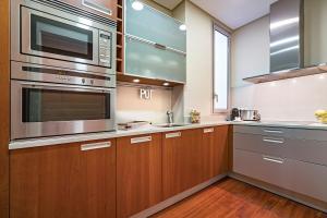 Kuchyň nebo kuchyňský kout v ubytování Habitat Apartments Paseo de Gracia Suite