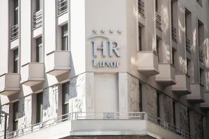 a building with a hrite sign on the side of it at HR Luxor Hotel Buenos Aires in Buenos Aires