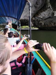 Výhled na řeku, která protéká v blízkosti hotelu