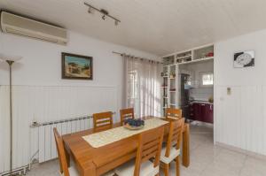 Gallery image of Apartments Mare in Postira