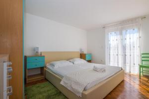 Postel nebo postele na pokoji v ubytování Apartments Antonija + 37 fotografií