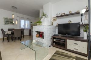 TV a/nebo společenská místnost v ubytování House Jadranka