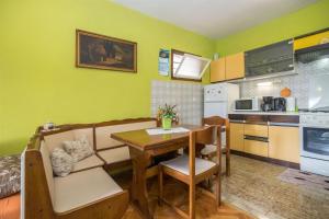 Η κουζίνα ή μικρή κουζίνα στο Apartments Ante