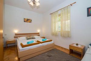 a bedroom with a bed and a window at Apartments Ante in Igrane