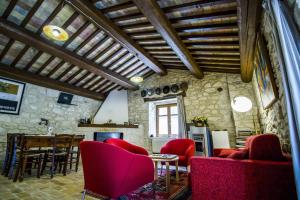 Posezení v ubytování AGRITURISMO Case Catalano