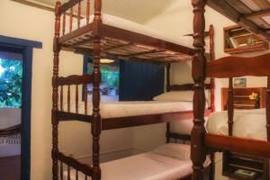 เตียงสองชั้นในห้องที่ Adios Amigos Hostel