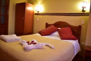 Giường trong phòng chung tại Kuska Hostal