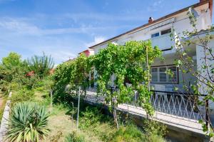 Zahrada ubytování Apartments Biserka