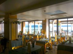 Restaurace v ubytování Hôtel Les Alizés