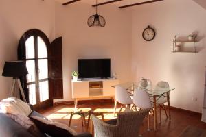 TV a/nebo společenská místnost v ubytování El Capricho de San Fernando, Consigna gratis y Parking a 200mts
