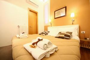 two beds in a hotel room with towels on them at Talismano Luxury Rooms & Apartments in Naples
