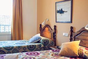 A bed or beds in a room at Hostal Goya II