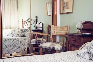 A bed or beds in a room at Hostal Goya II