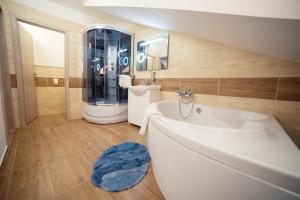 A bathroom at Hotel Bristol