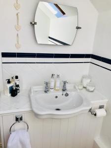 Bilik mandi di Pen Y Bont Cottage