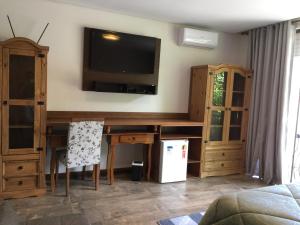 Televiisor ja/või meelelahutuskeskus majutusasutuses Estalagem Vila Franca Del Bierzo