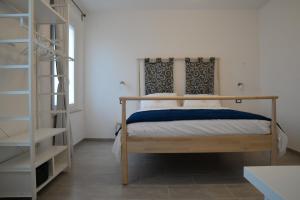 
A bed or beds in a room at Le stanze di LaVi
