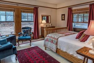 Ένα ή περισσότερα κρεβάτια σε δωμάτιο στο McCloud Hotel +46 φωτογραφίες