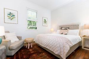 Una cama o camas en una habitación de Jetty House