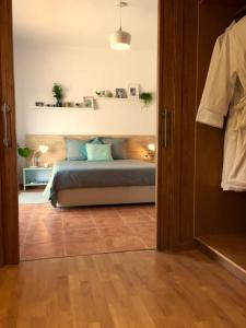 En eller flere senge i et værelse på B&B Villa Pinos Málaga