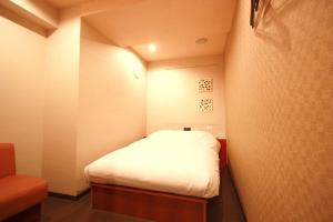 Postel nebo postele na pokoji v ubytování Hills Hotel Gotanda