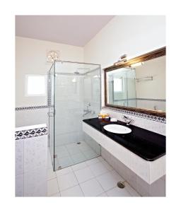 a bathroom with a sink and a shower with a mirror at Pratap Bhawan Homestay in Jaipur