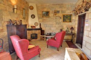 Posezení v ubytování Ta' Bertu Host Family Bed & Breakfast