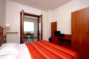 a hotel room with a bed and a table at Residence Hotel Torresilvana in Vieste