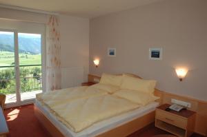 Posteľ alebo postele v izbe v ubytovaní Landhotel Reitingblick + 29 fotografií