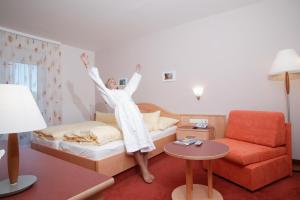 Letto o letti in una camera di Landhotel Reitingblick