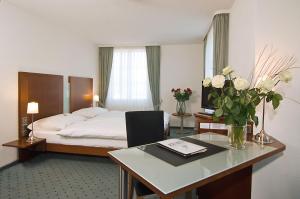 Postel nebo postele na pokoji v ubytování Restaurant-Hotel Seeblick