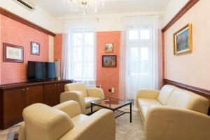 TV a/nebo společenská místnost v ubytování Pension Ibérica