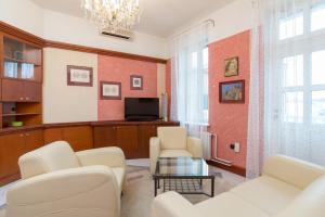 TV a/nebo společenská místnost v ubytování Pension Ibérica