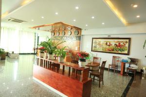 a lobby of a hospital with tables and chairs at Phuong Linh Hotel in Danang